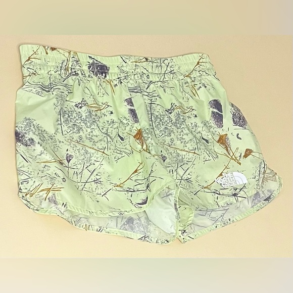 The North Face Limitless Run Short Lime Cream Valley Floor Print - Picture 2 of 8
